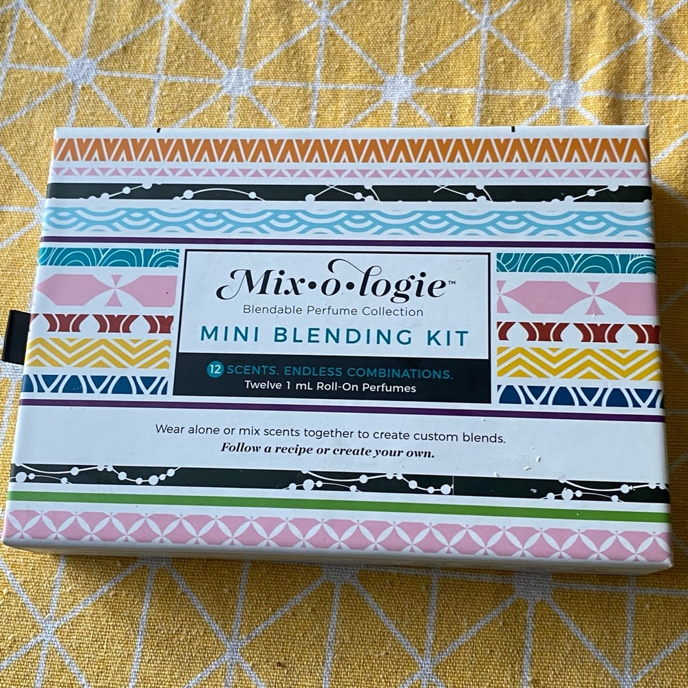 Mixologie Mini Blending Kit - mini roller ball perfume Bottles - Picture 2 of 3
